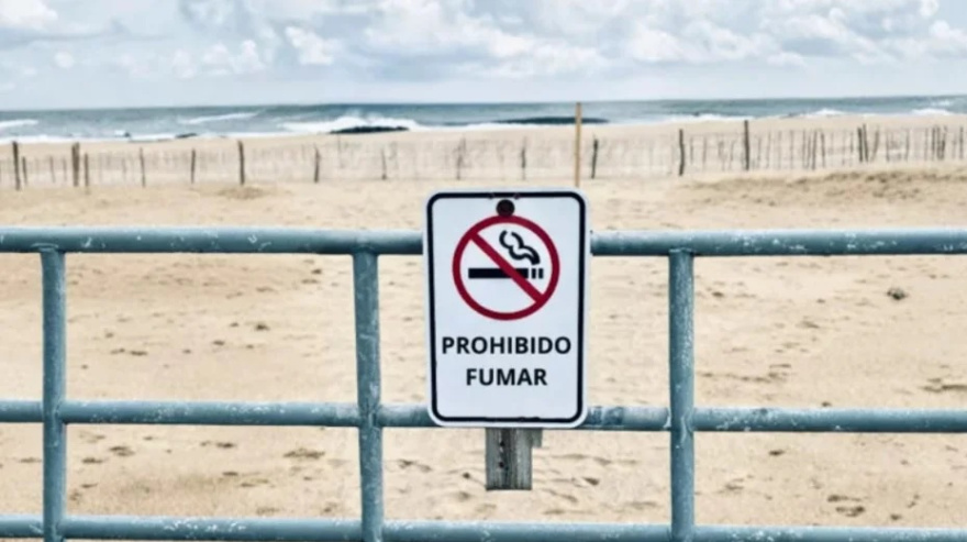 A partir de diciembre, Mar del Plata aplicará multas por fumar en la playa