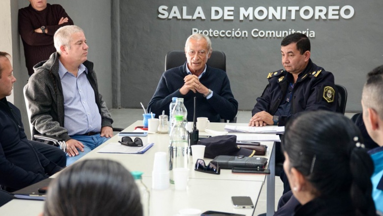 Trabajo conjunto por la seguridad en La Costa: el intendente De Jesús se reunió con jefes policiales