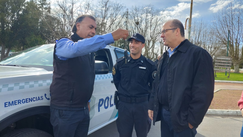 Refuerzo para la seguridad en Tordillo: se entregaron dos nuevos móviles policiales