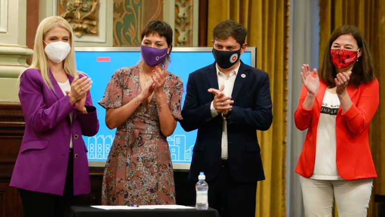 Kicillof encabezó la firma de un plan integral para abordar casos de violencia de género