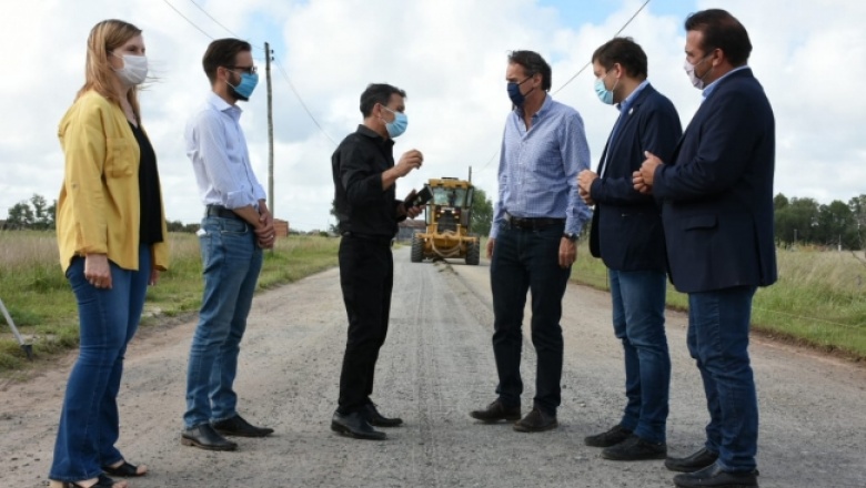 Katopodis y Simone recorrieron obras y firmaron convenios en General Guido, Maipú y Ayacucho