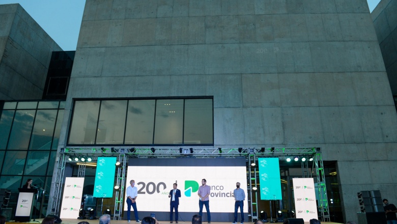 Kicillof y Cuattromo encabezaron el acto aniversario del Banco Provincia
