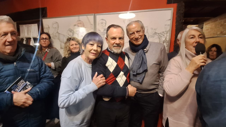 Gustavo Sylvestre presentó su libro en La Costa y fue distinguido como "Personalidad Destacada de la Comunicación"