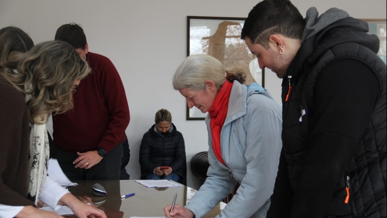 Maipú: 8 familias recibieron oficialmente su vivienda