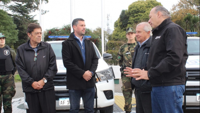 Pila: Berni hizo entrega de móviles para la patrulla rural