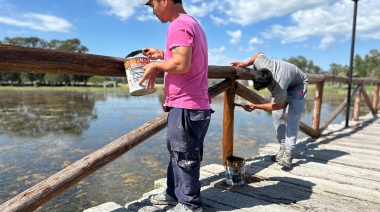 Castelli: realizan trabajos de mantenimiento y embellecimiento en la laguna “La Rosita”