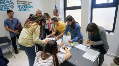 Villa Gesell: el Ejecutivo firmó 26 nuevos contratos del Programa Municipal Lotes con Servicios