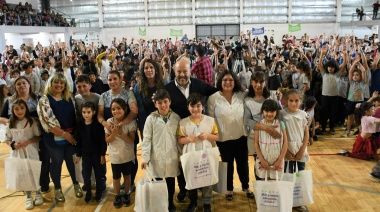 Mar Chiquita: más de mil estudiantes recibieron kits escolares para el ciclo lectivo 2023