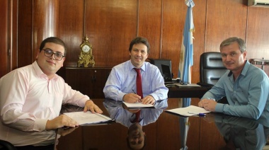 Monte: el intendente Castro firmó un convenio con representantes del ministerio de Salud