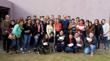 Tordillo comenzó a efectivizar el programa de becas a jóvenes estudiantes