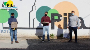 Pila: el intendente entregó indumentaria al personal