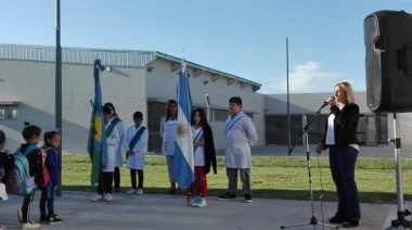 Monte: Mayol participó del comienzo de clases en el nuevo edificio de la Escuela 5
