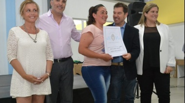 General Alvarado: se concretó la entrega de escrituras a vecinos