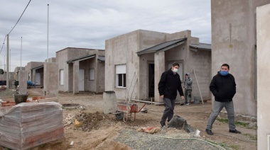 San Cayetano: el intendente recorrió barrios en construcción
