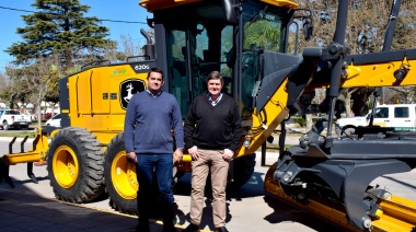 San Cayetano: el municipio sumó nueva maquinaria al parque vial
