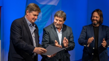 El ministro Sileoni visitó San Cayetano e inauguró una nueva escuela de guardavidas