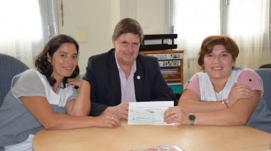 San Cayetano: Gargaglione entrega subsidios a establecimientos educativos