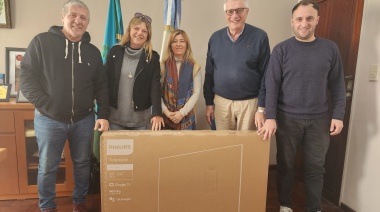 General Belgrano: Dinapoli encabezó la entrega de un TV al Jardín de Infantes N° 901 en el marco de su aniversario