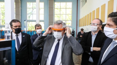 Fernández visitó el Museo Malvinas y Educ.Ar, donde se fabrican máscaras de protección contra el coronavirus