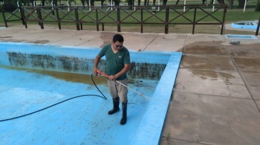 Lobería: acondicionan el natatorio municipal