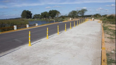 Castro inauguró una nueva compuerta en Laguna del Monte