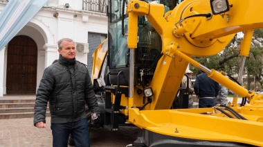 Monte: el municipio suma una nueva motoniveladora con fondos 100% municipales gracias al aporte de los vecinos