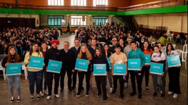 Las Flores: más de 200 alumnos recibieron netbooks del Programa Conectar Igualdad