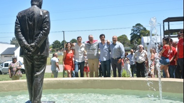 Balcarce: inauguraron un monumento al expresidente Raúl Alfonsín
