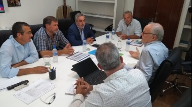Jefes comunales de la UCR ensayan acercamiento a ministros provinciales