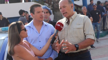 El ministro Berni entregó patrulleros en La Costa