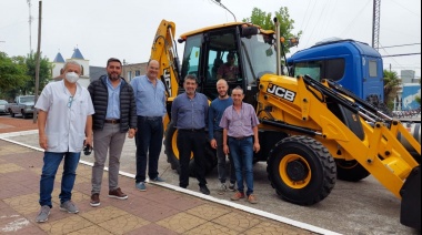 Tordillo recibió una nueva retroexcavadora