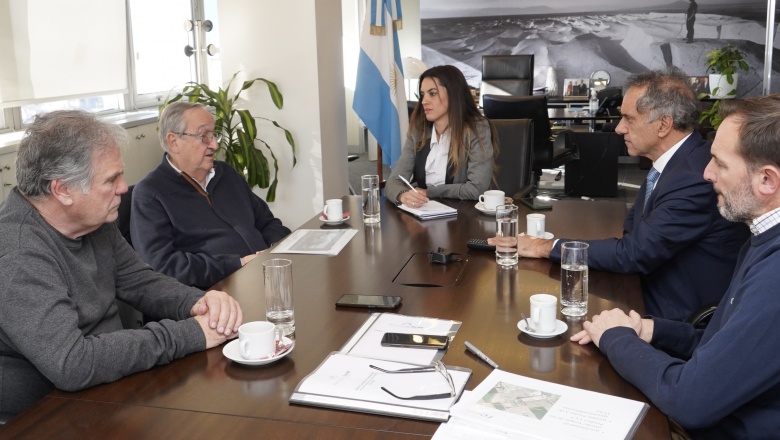 Lunghi y Scioli buscan aerolíneas "low cost" que quieran volar entre Buenos Aires y Tandil