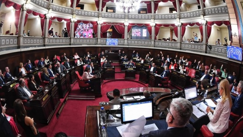 El Senado bonaerense convocó a una sesión para tratar la “reelección indefinida” de los legisladores
