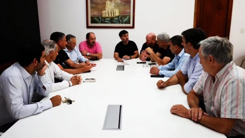 Intendentes del "Grupo de los 12" piden al Congreso para que impulse el feriado de octubre para incentivar el turismo