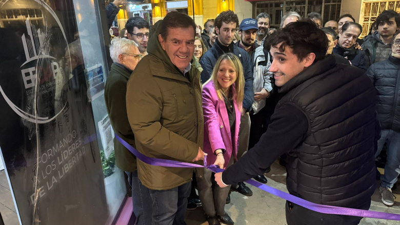 Armado en la sección: La Libertad Avanza inauguró su local en Balcarce