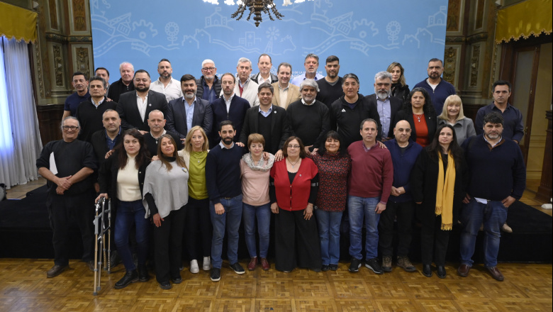 Kicillof encabezó una reunión con representantes de los trabajadores del Estado bonaerense