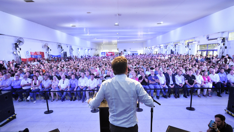 Axel Kicillof reunió al Movimiento Derecho al Futuro y llamó a construir "una alternativa nacional"