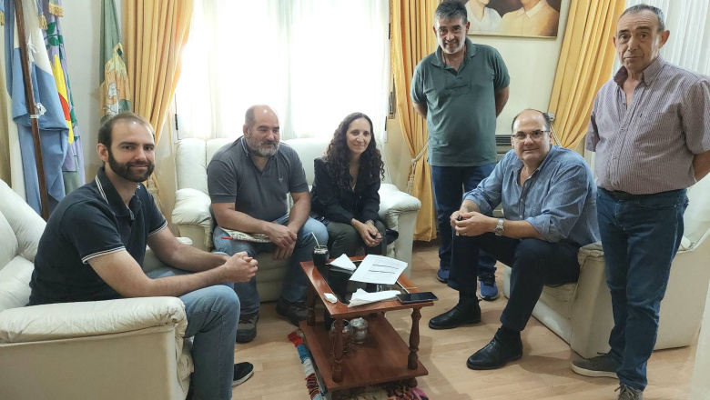 Agua sanitaria en Tordillo: el intendente Olivera y funcionarios provinciales realización supervisión a la zona de pozos