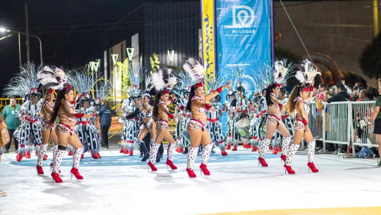 Dolores: el Carnaval del Sol comenzó con público multitudinario y desfiles de alto nivel