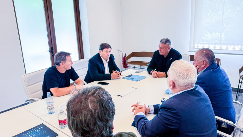 Acuerdo entre CEAMSE y el municipio de Las Flores para mejorar el servicio y la gestión ambiental en el distrito