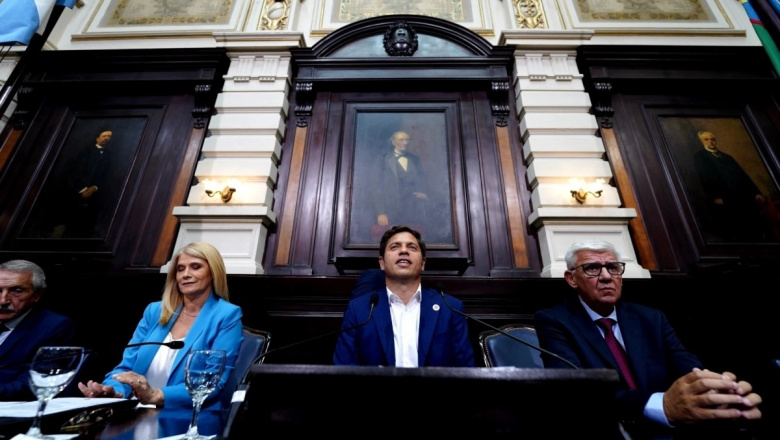 Axel Kicillof abre sesiones entre paro docente, tensión interna y un nuevo reclamo millonario a Javier Milei