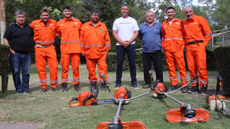Pila: el intendente entregó herramientas para fortalecer el vivero de Vialidad