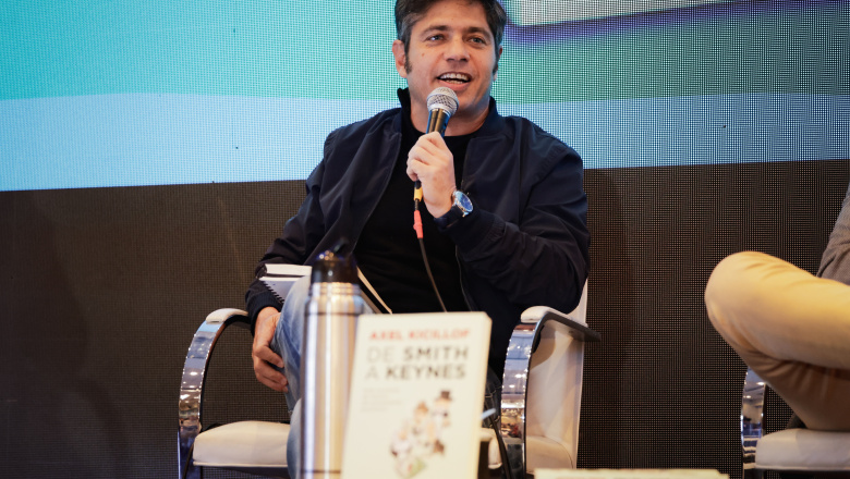 Kicillof presentó “De Smith a Keynes” en la Feria Internacional del Libro