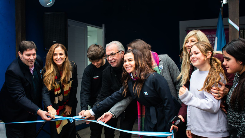 Las Flores: emotiva inauguración del aula tecnológica en el Centro Ositos Cariñosos