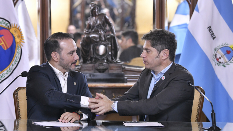 En Corrientes, Kicillof se mostró con el gobernador radical Valdés