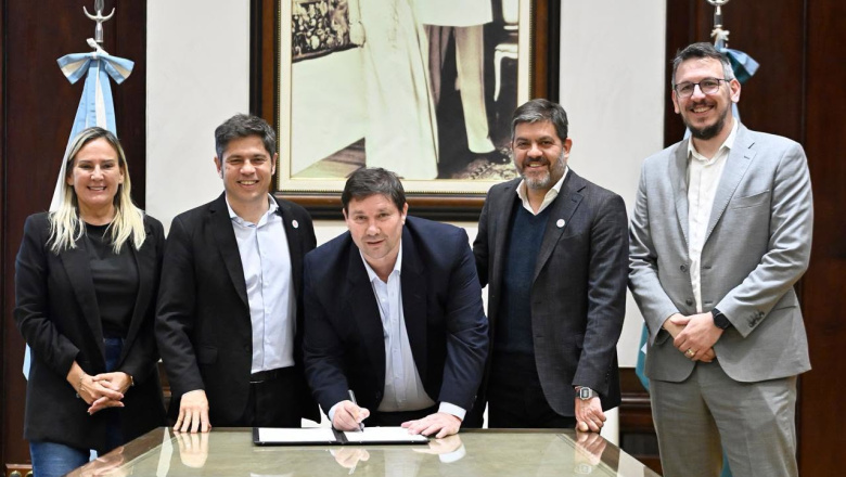 Las Flores: Blanstein incorpora nueva maquinaria pesada al municipio tras gestiones con Provincia Leasing