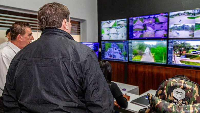 Las Flores: el intendente recorrió las instalaciones del nuevo Centro de Monitoreo