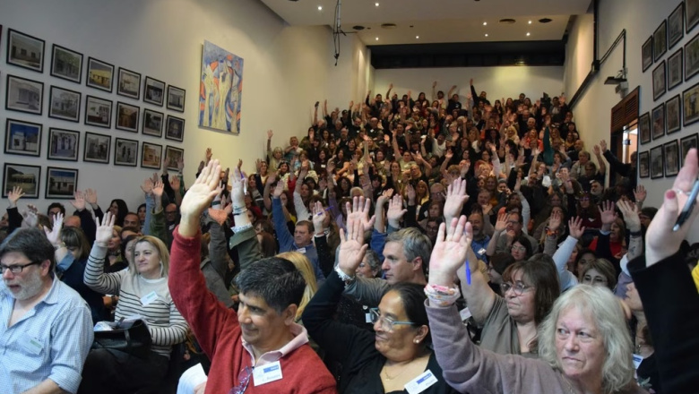 Uno de los gremios docentes bonaerenses rechazó la oferta de Kicillof y va al paro