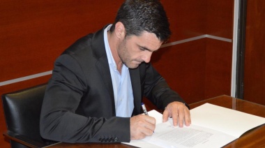Castelli: Sebastián Echarren asumió el cargo de intendente de manera interina