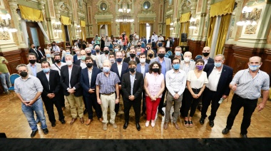 Kicillof suscribió convenios para reactivar obras paralizadas y construir 1.200 soluciones habitacionales